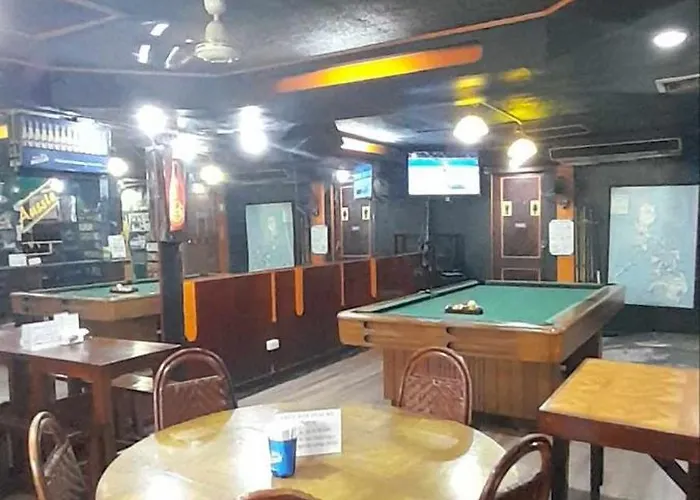 Slouch And Restaurant 3*